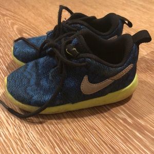 5T Nike tennis shoe sneakers